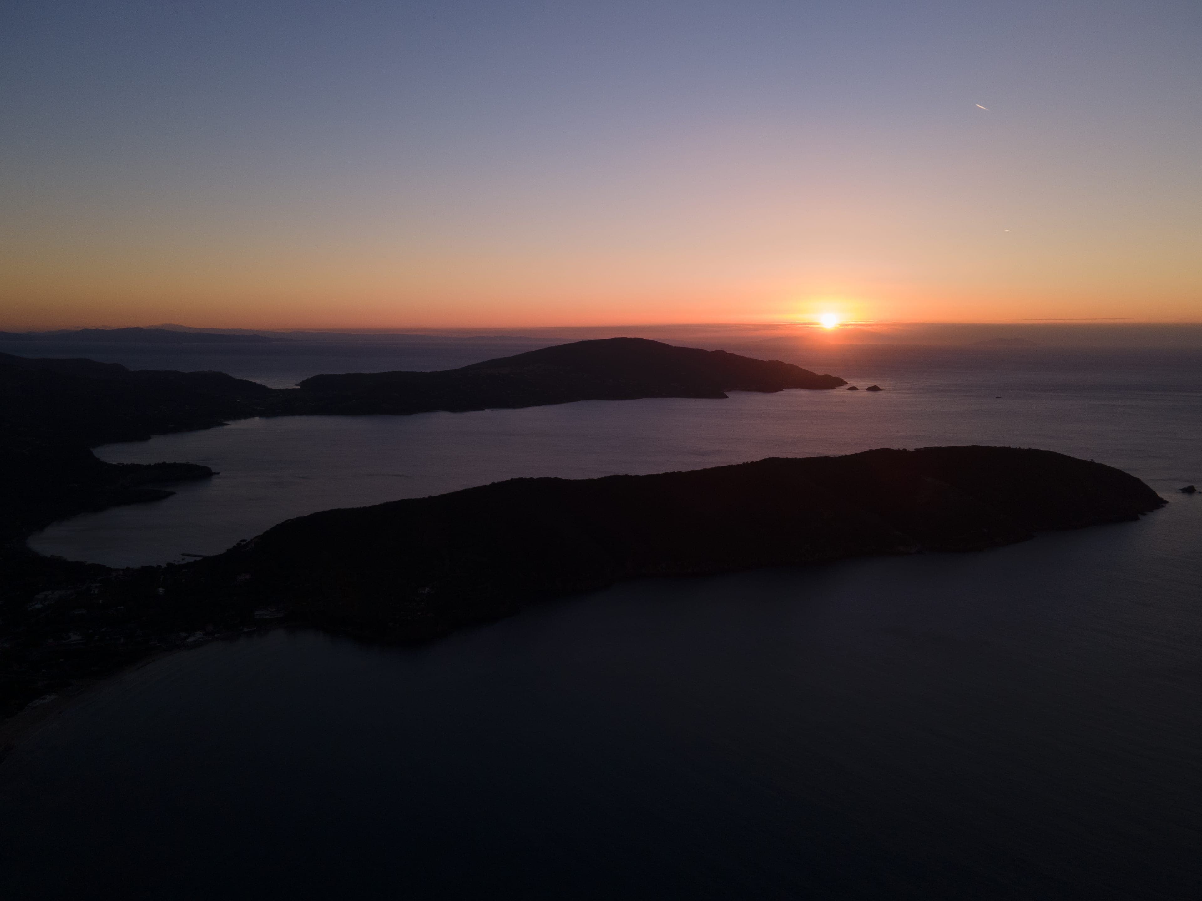 Golfo di Marina di Campo al tramonto — il borgo dove viviamo
